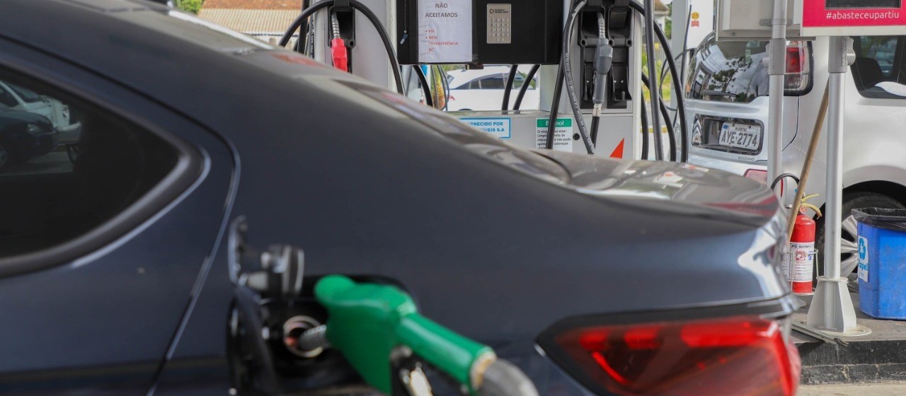 Em um mês, valor do litro da gasolina teve queda de 24,19% no Paraná