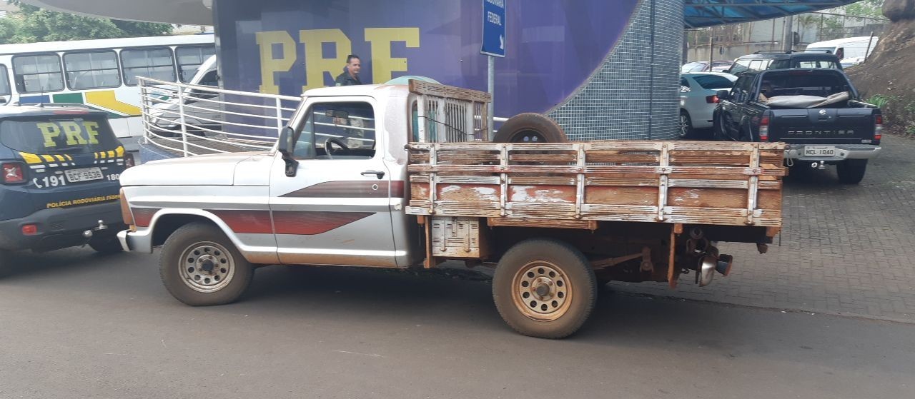 PRF recupera veículo roubado na fronteira entre Brasil e Paraguai