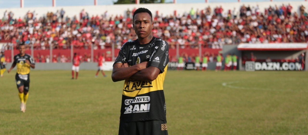 Lateral-esquerdo Quaresma deixa o FC Cascavel para jogador no futebol português