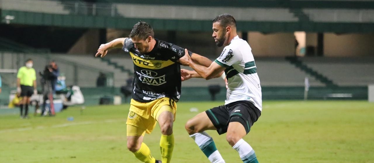 FC Cascavel vence  Coritiba no Couto Pereira