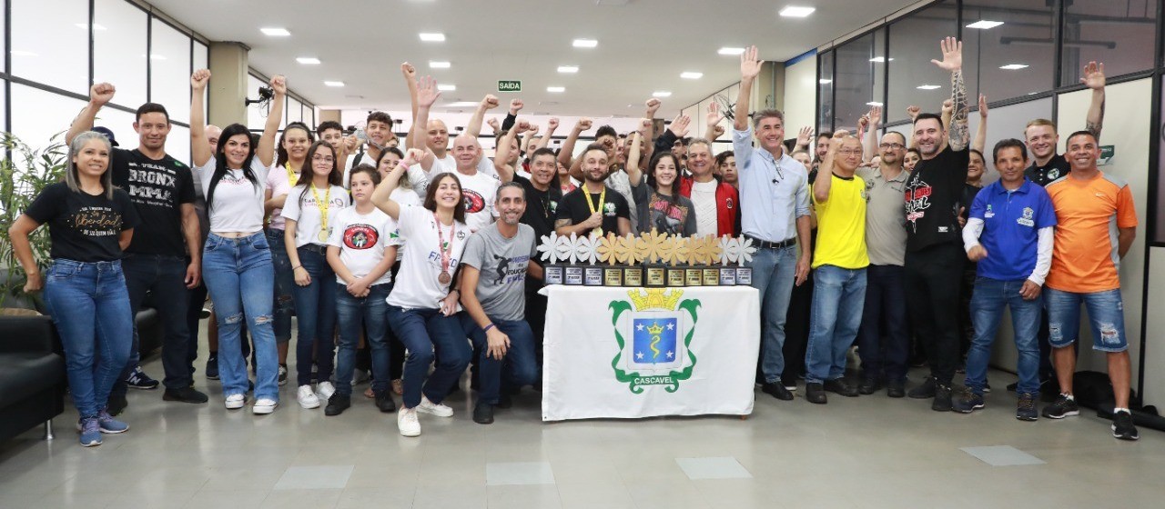 Prefeito recebe atletas cascavelenses campeões da  2ª edição dos Jogos Paraná Combate