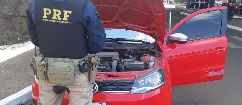 Polícia recupera veículo roubado em Campina Grande do Sul