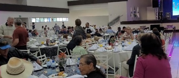 Almoço reúne 850 pioneiros de Cascavel 