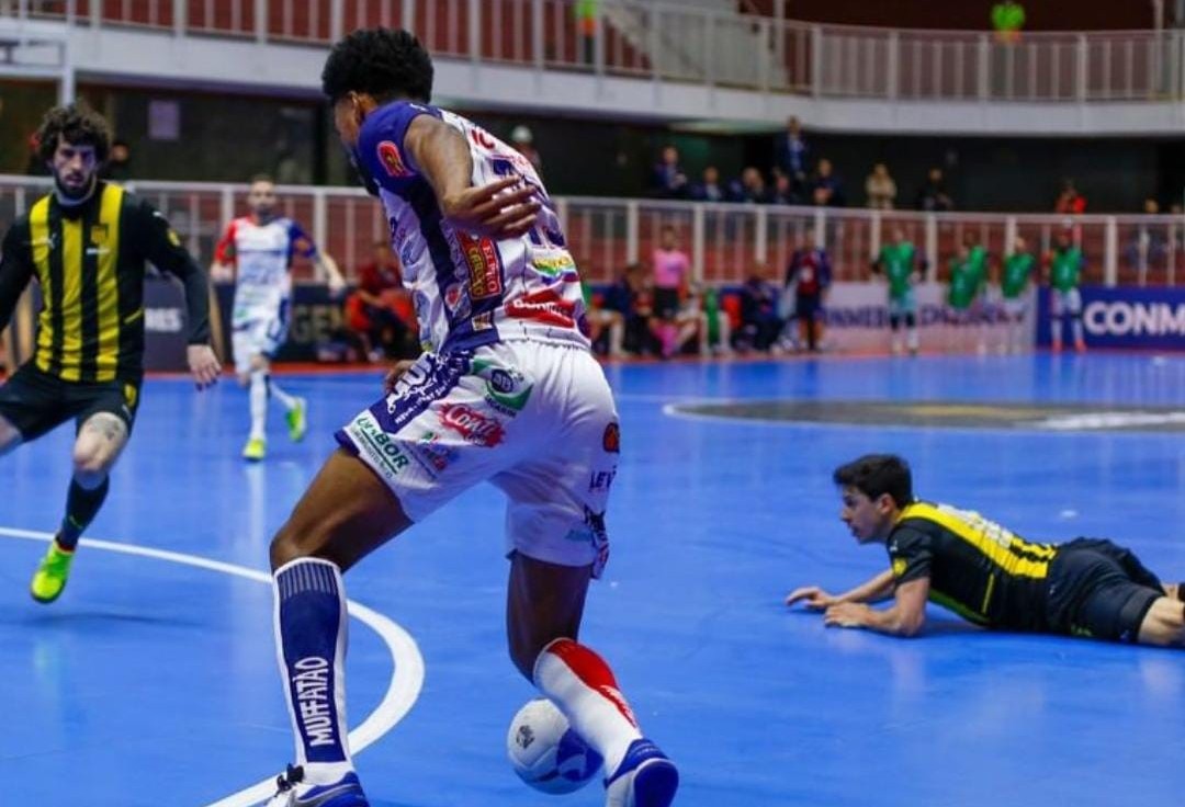 Cascavel Futsal vence Peñarol e garante vaga na 2ª fase da Libertadores
