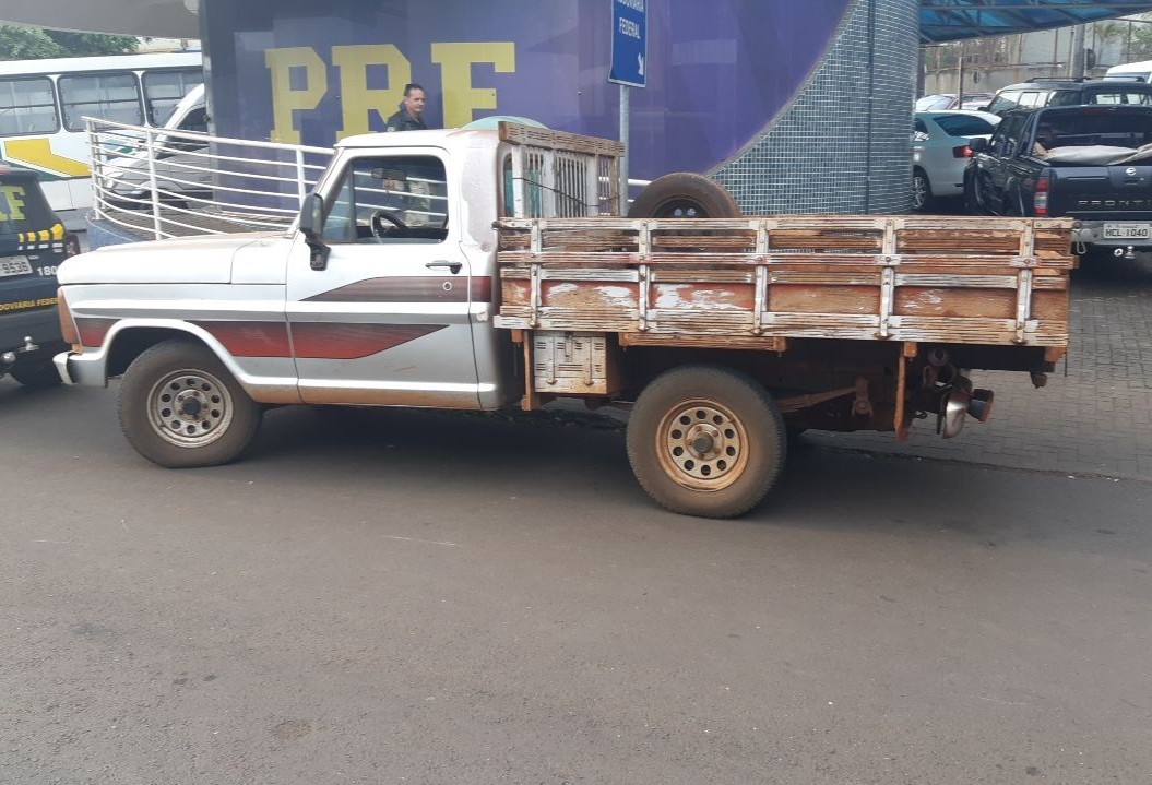 PRF recupera veículo roubado na fronteira entre Brasil e Paraguai