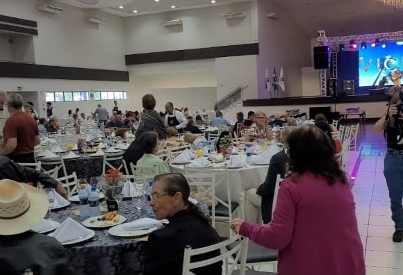 Almoço reúne 850 pioneiros de Cascavel 