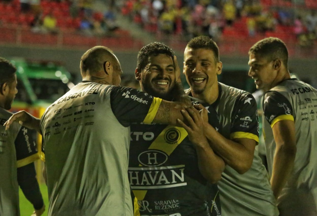 FC Cascavel vence São Joseense de virada e se isola na liderança 